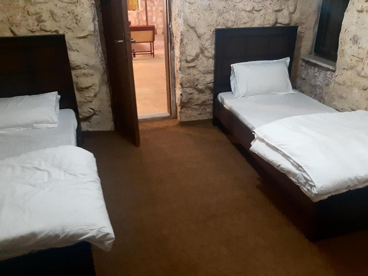 Guest House Attallah Wadi Musa Exterior foto