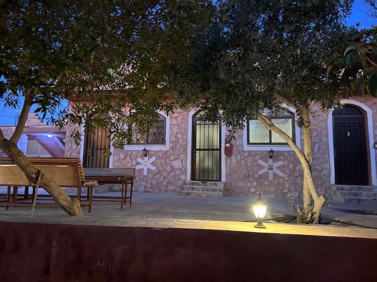 Guest House Attallah Wadi Musa Exterior foto