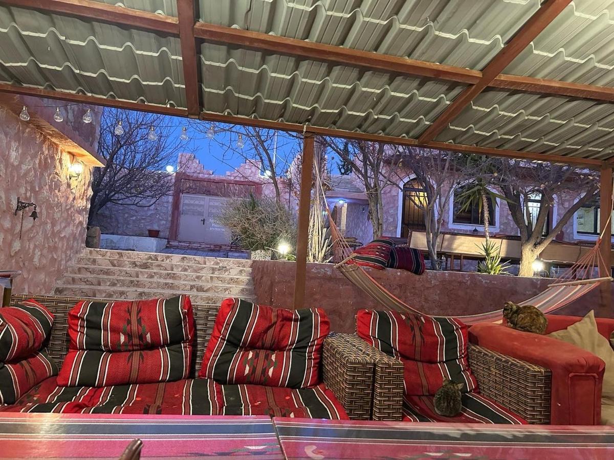 Guest House Attallah Wadi Musa Exterior foto